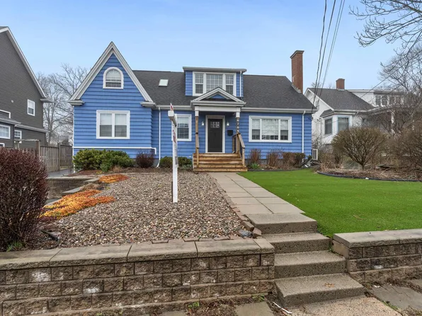 6705 Quinpool Rd, Halifax, NS B3L 1C1