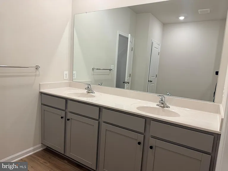 19 Forest Grove Ave — Photo 12