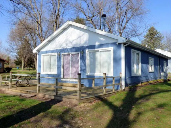 60745 W Oak Dr, Decatur, MI 49045