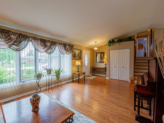 4th image of 9242 Pepperwood Dr