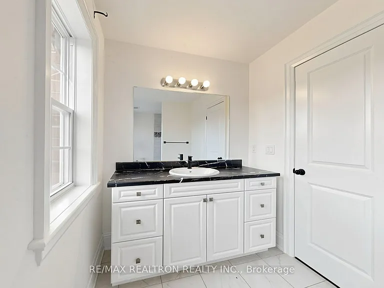 4 Braeburn St — Photo 39