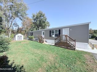 29 4th Ave, Cheshire, MA 01225