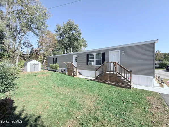 29 4th Ave, Cheshire, MA 01225