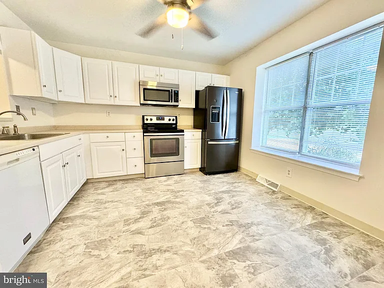 7 Lamplighter Ln — Photo 2