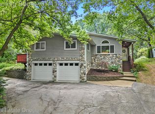 4217 Link Dr, Brighton, MI
