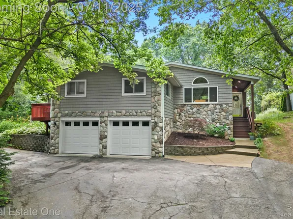 4217 Link Dr, Brighton, MI 48114