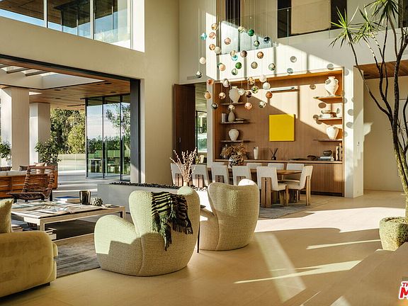 3rd image of 401 N Tigertail Rd