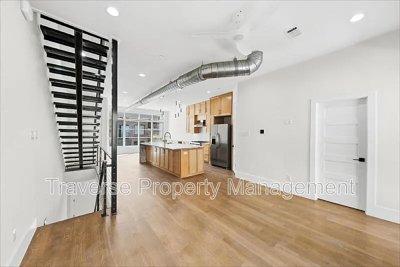 3 bed, 3.5 bath, 1986 sqft, $3,495 — Photo 4