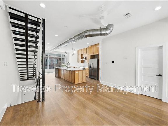 4th image of 408 Rayner Ave