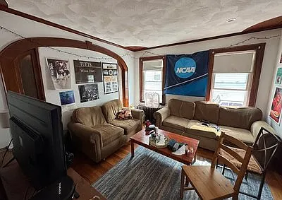 3 bed, 9999 sqft, $4,300 — Photo 4