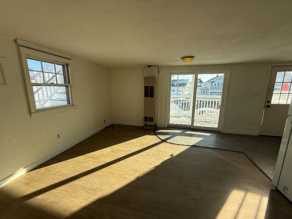 2nd image of 190 Ashworth Ave APT 2A