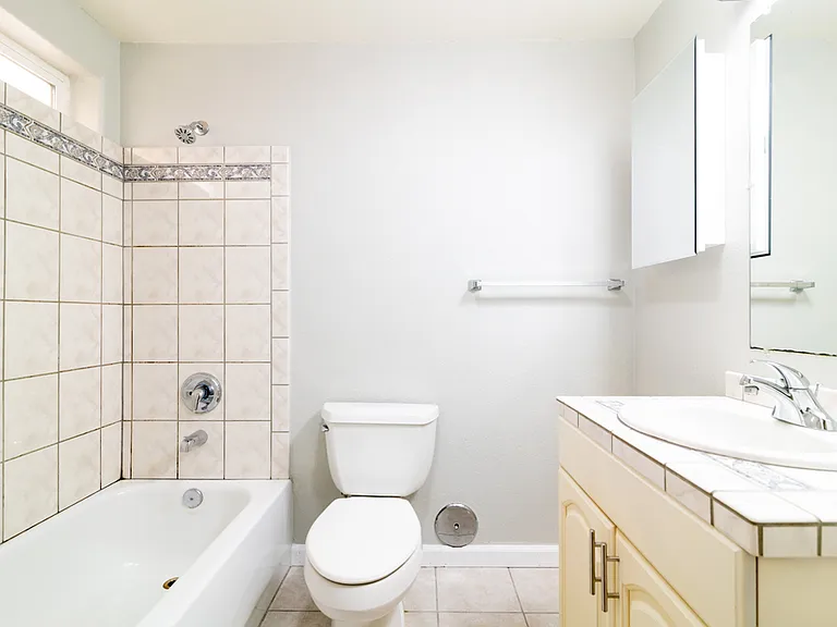 1st floor ensuite bathroom.
