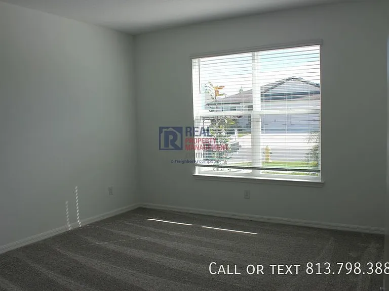 3911 N Maryland Ave — Photo 9