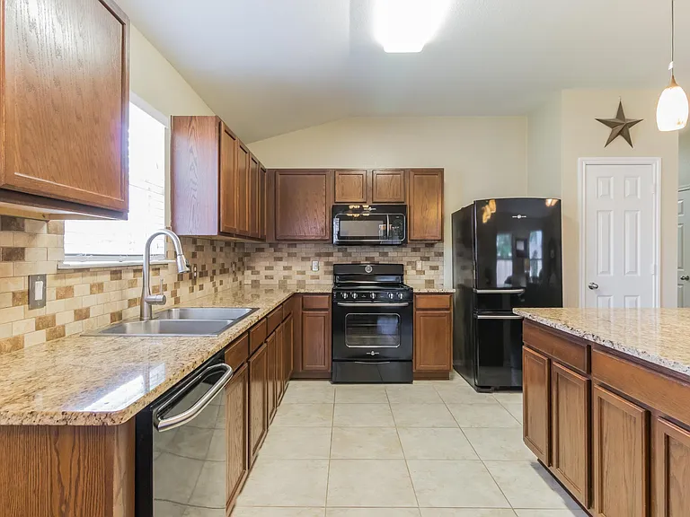 413 Quail Hollow Dr — Photo 4