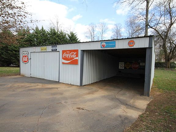 4th image of 1025 Snead Dr