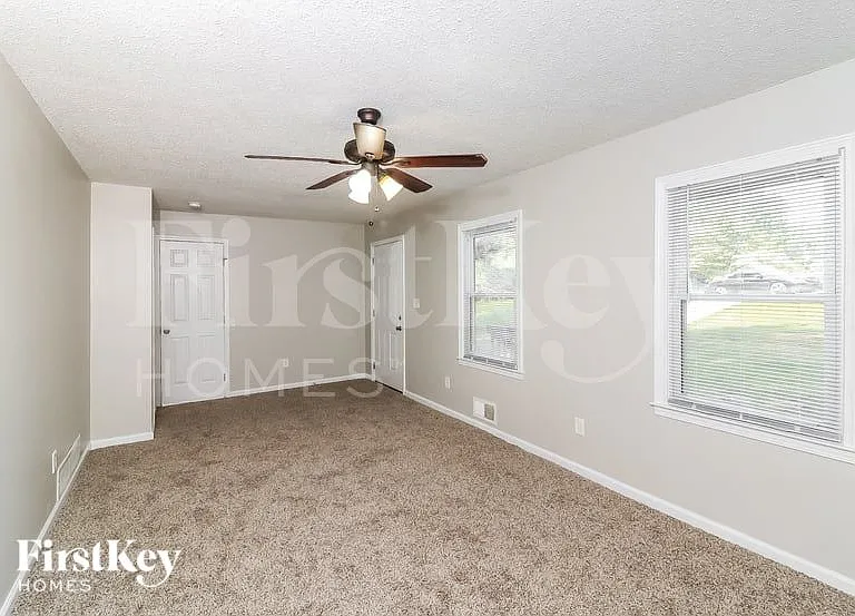 4007 Wells Cir — Photo 3