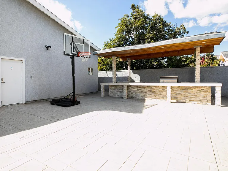8437 Quartz Ave — Photo 32