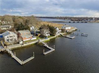 17 1/2 Riverview Dr, Barrington, RI 02806