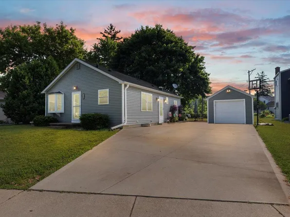 1126 Roseland DRIVE, Kewaskum, WI 53040