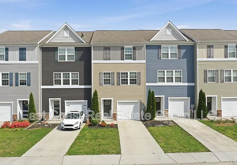 202 Magellan Dr — Photo 2