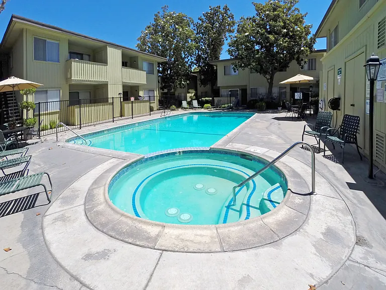 Sheila Garden — Photo 13