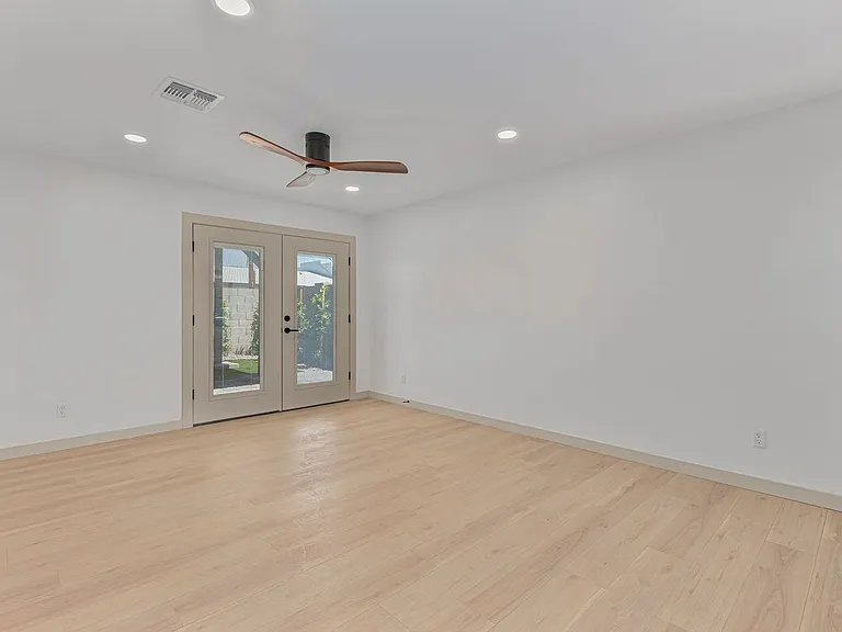 4108 E. Portland Street — Photo 7