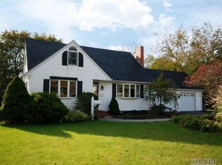 20 Weeks St, Blue Point, NY 11715