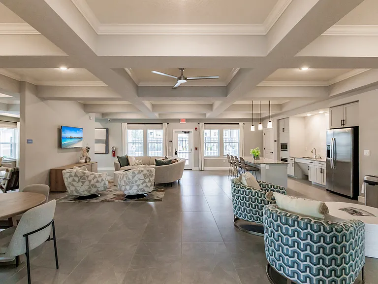 Vantage Apartments — Photo 21