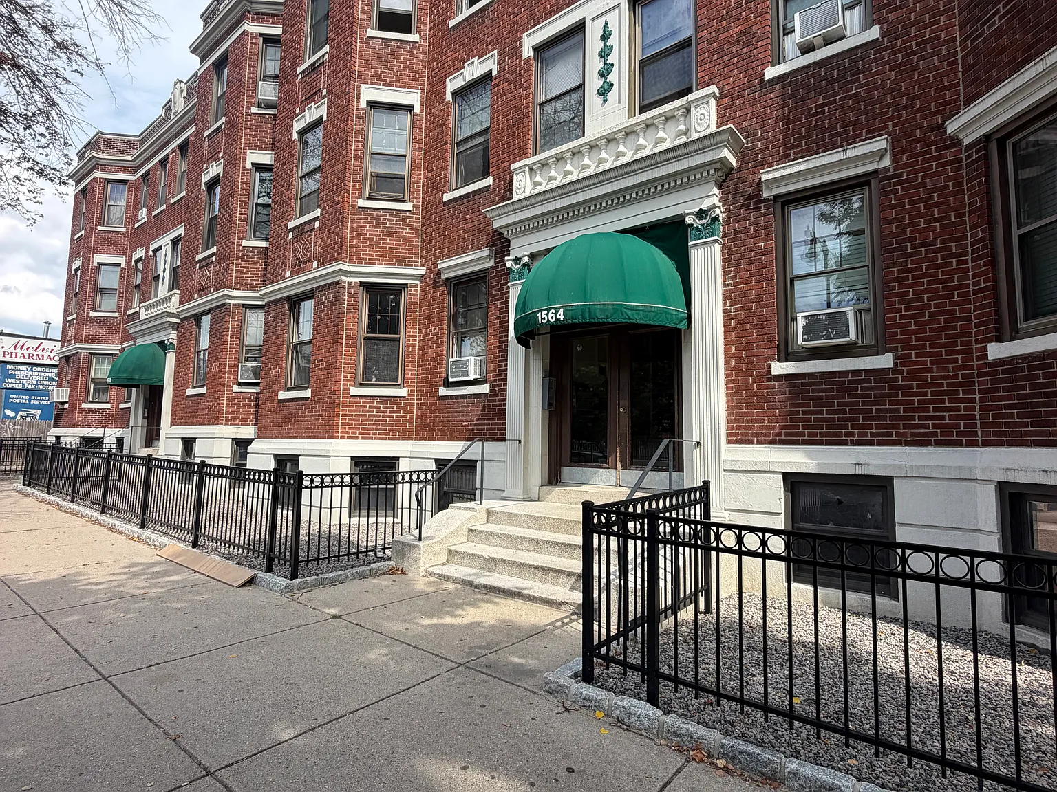2 bed, 618 sqft, $2,750 — Photo 3