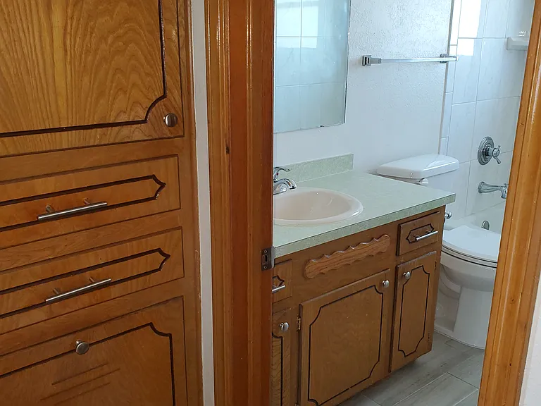 10904 N Lee Ave — Photo 16