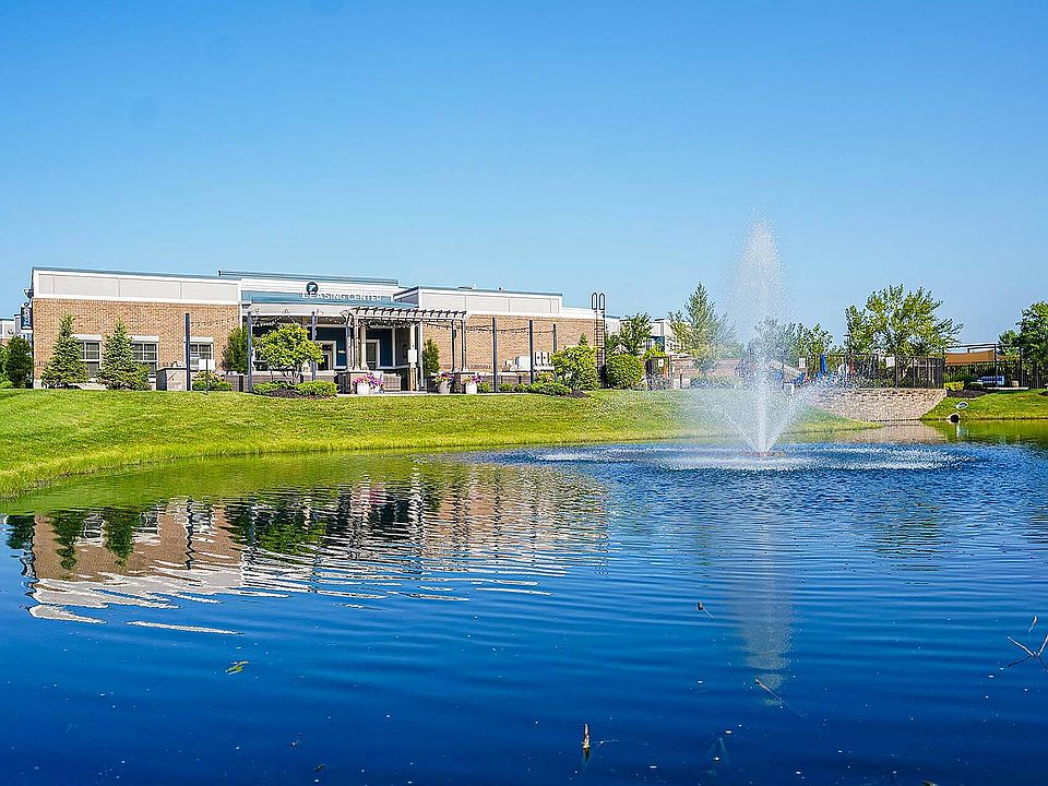 Scenic water views, lush landscaping, and our outdoor lounge just beyond_it's all right here at these pet-friendly apartments near Indianapolis.