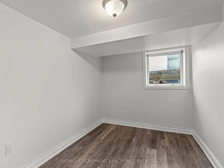 14 Westmount Ave #LOWER — Photo 16