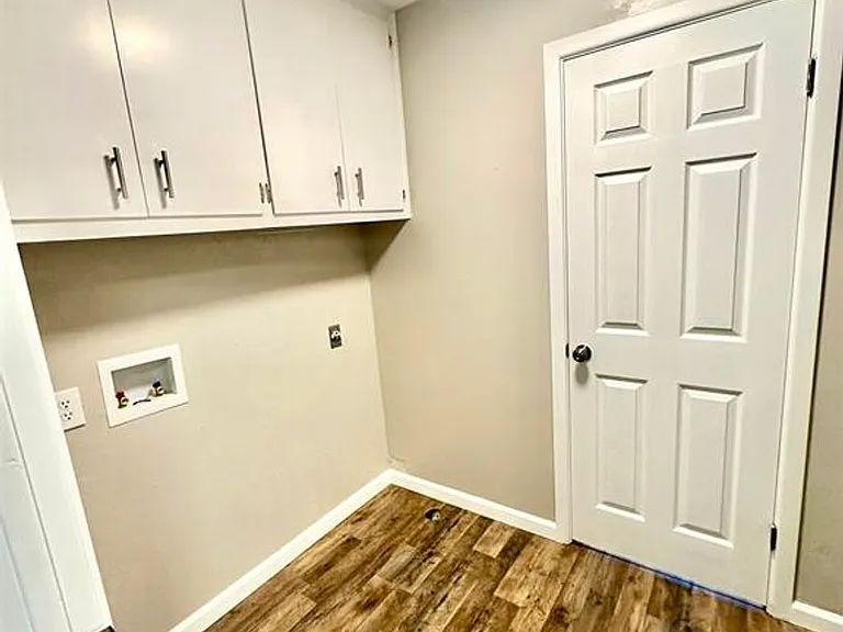 806 Holly St — Photo 10