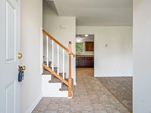 5th image of 20402 Ravensbourne Dr