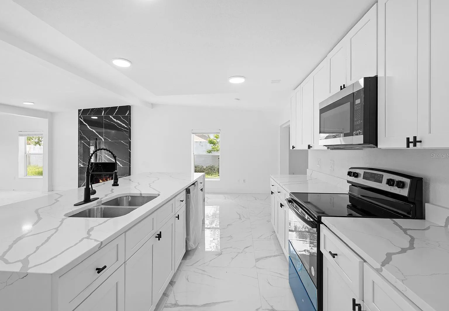 4 bed, 2700 sqft, $3,989 — Photo 3