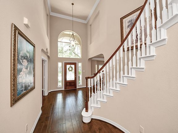 5th image of 22102 Laurel Terrace Ct
