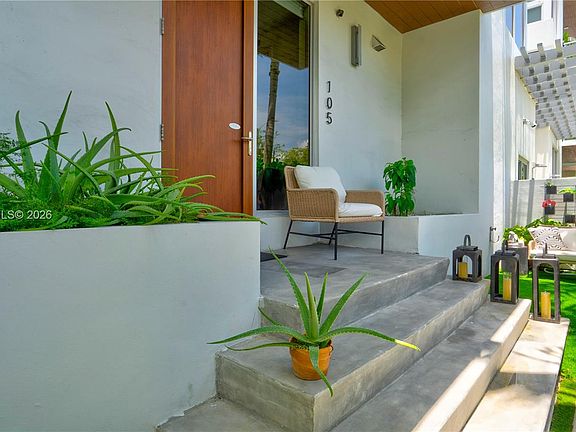 3rd image of 545 SW 11th St #105