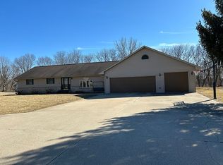 25469 Front St, Sterling, IL 61081