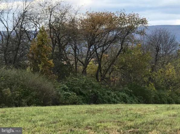 136 Buckingham Dr, Chambersburg, PA 17201