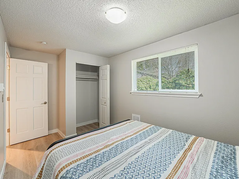 8419 Quinault Dr NE — Photo 28