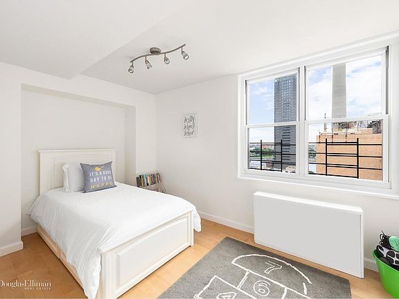 3rd image of 444 E 75th St #15DE
