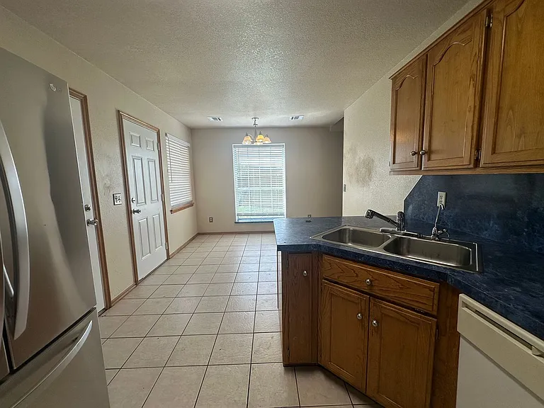 1427 SW 23rd St — Photo 14