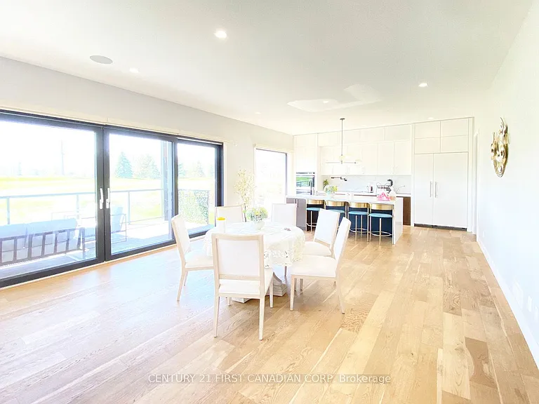 53 Edwin Dr — Photo 6