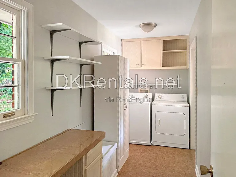 1580 Bainbridge Ln — Photo 8