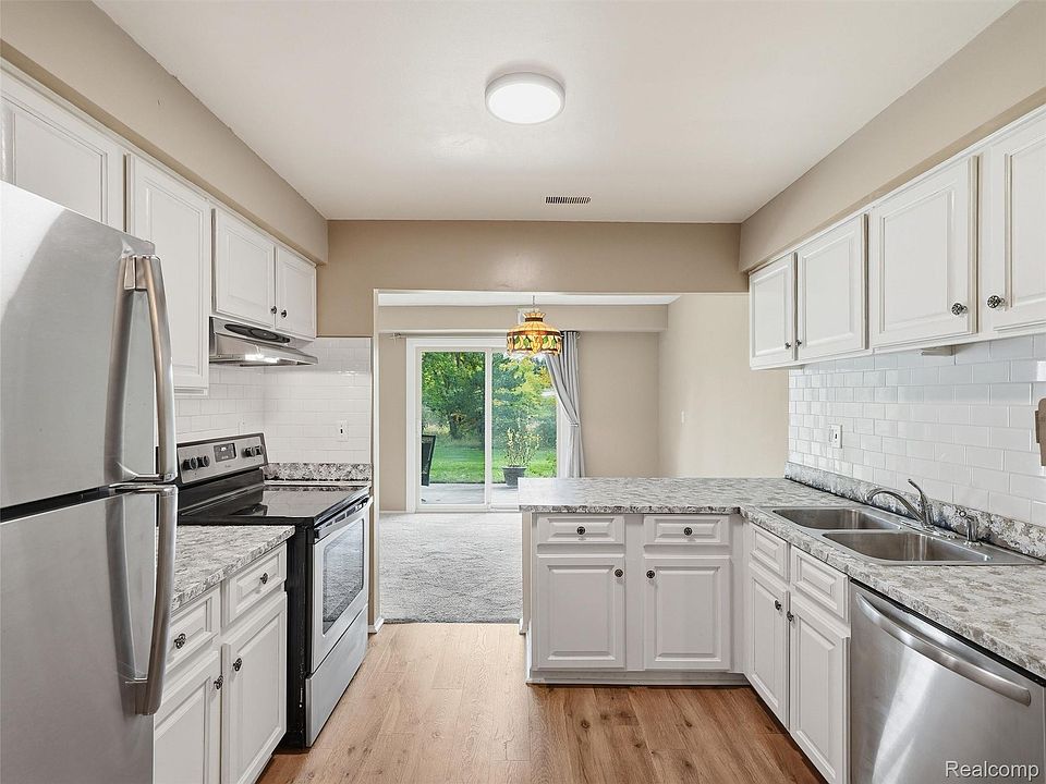 1677 Riverside Dr Apt 13, photo 12