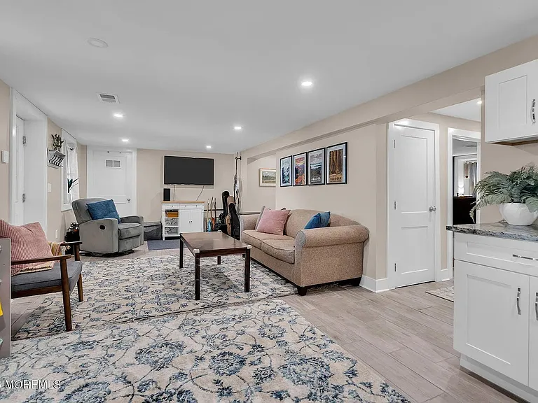 1600 Parkview Blvd — Photo 15