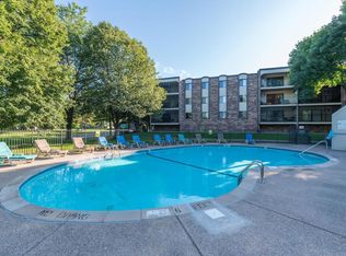 10451 Greenbrier Rd APT 219, Hopkins, MN 55305