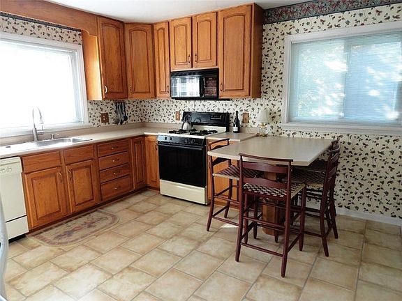 5th image of 3834 Eliot Rd
