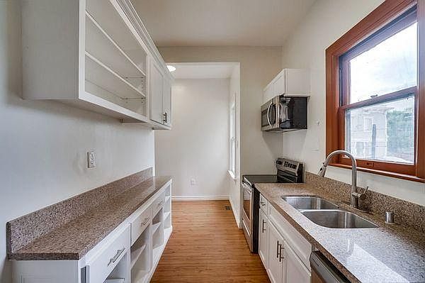 1st image of 1180 W Adams Blvd #68e6000a8