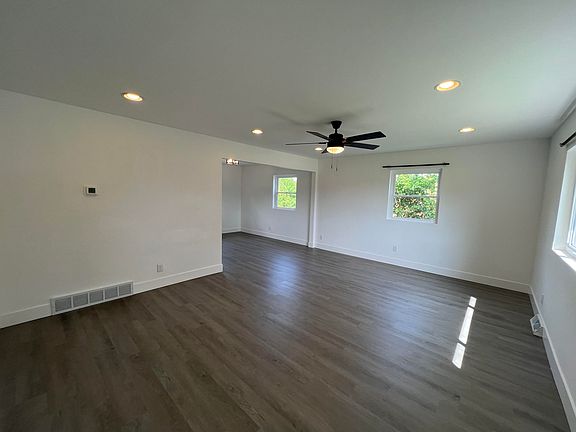 4th image of 210 Cottonwood Dr